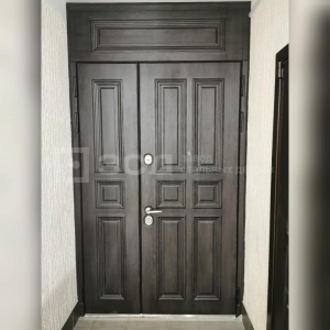 Широкая звукоизоляционная дверь с фрамугой и уплотнителем - фото